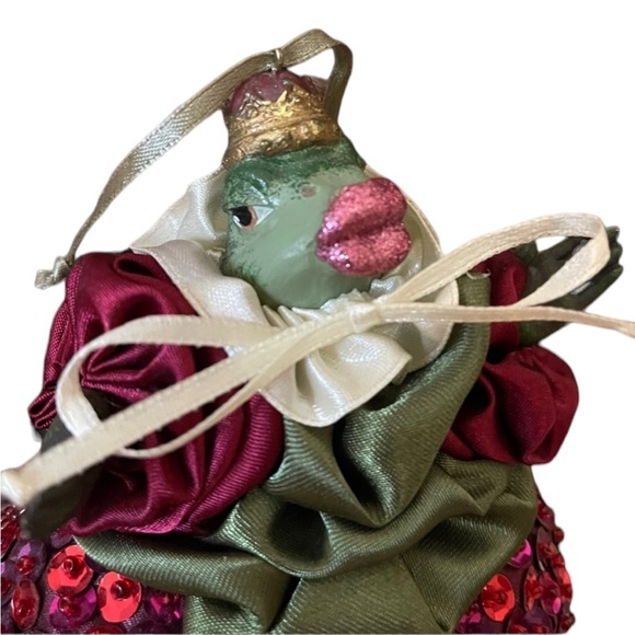 Vintage Queen Frog Red Sequined Christmas Tree Ornament - Picture 2 of 10